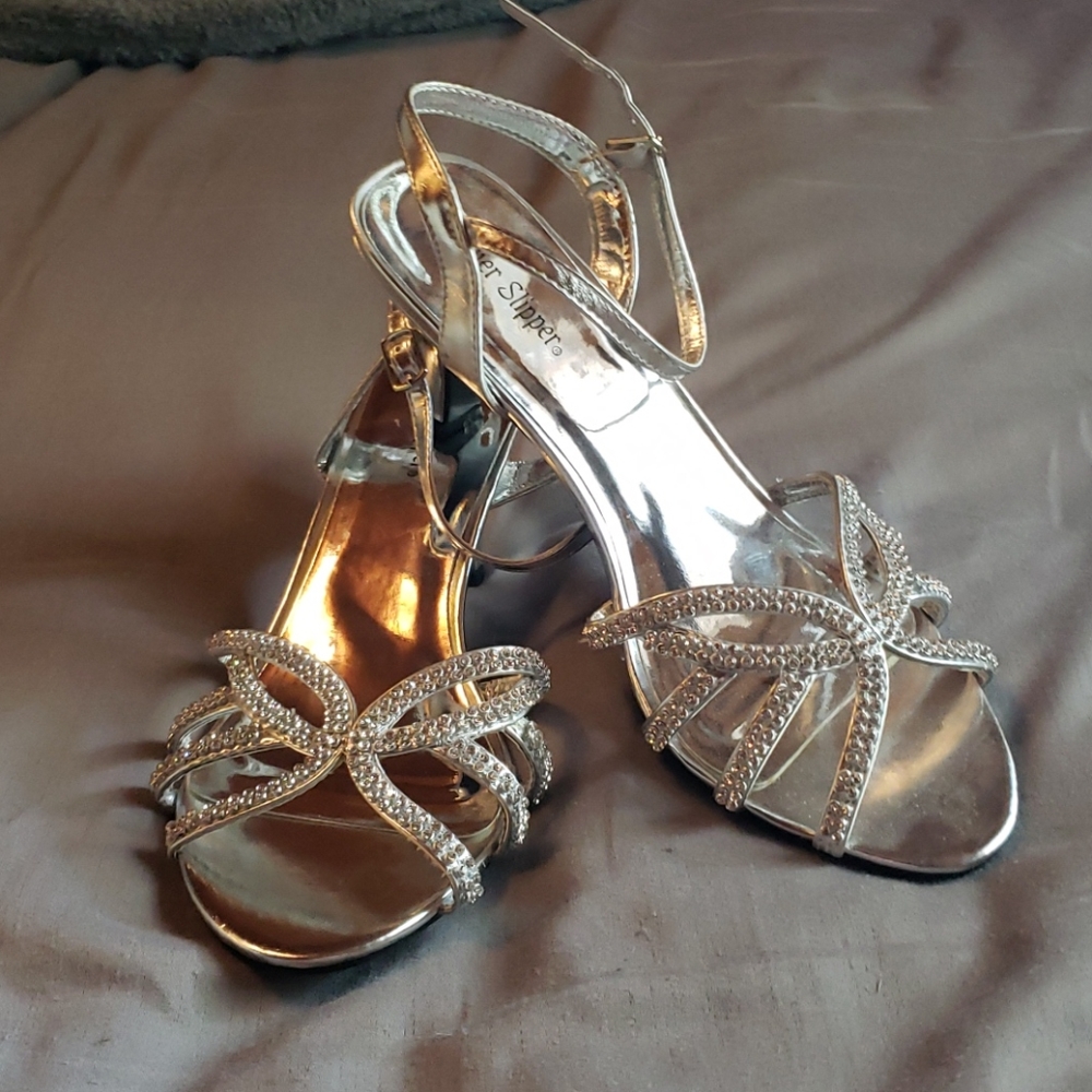 Women's size 10W silver Silver Slipper heels